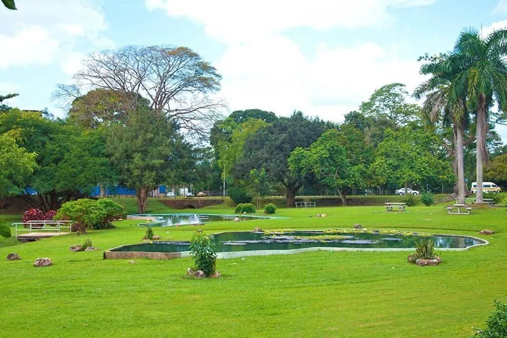 Raynebow Chateau - Chic City Getaway Port of Spain